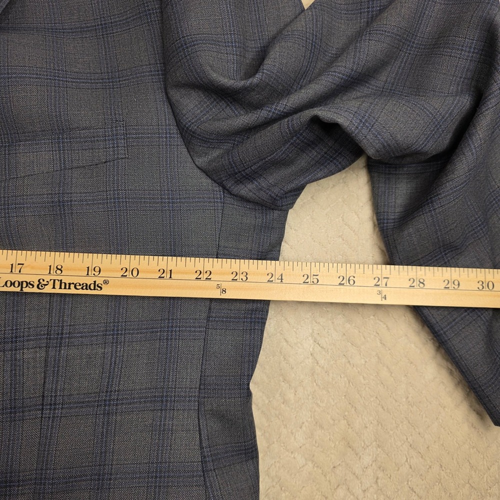 Jos A Bank Traveler Blazer Mens 48R Grey Blue Plaid 100%‎ Wool Jacket - Picture 3 of 9